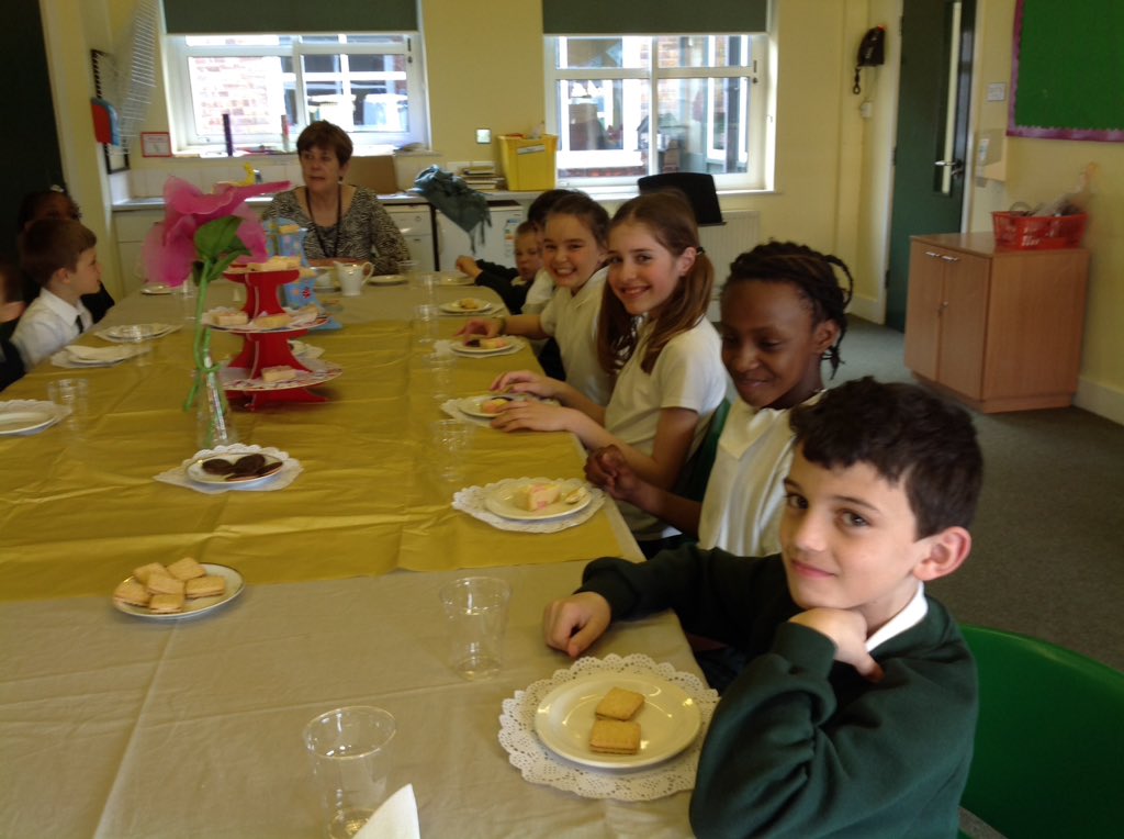 StAndrewsSW16's tweet photo. Happiness:Jaffa cakes, custard creams and squash from a tea pot! Well done our super writers! https://t.co/kNRnIVHLyz
