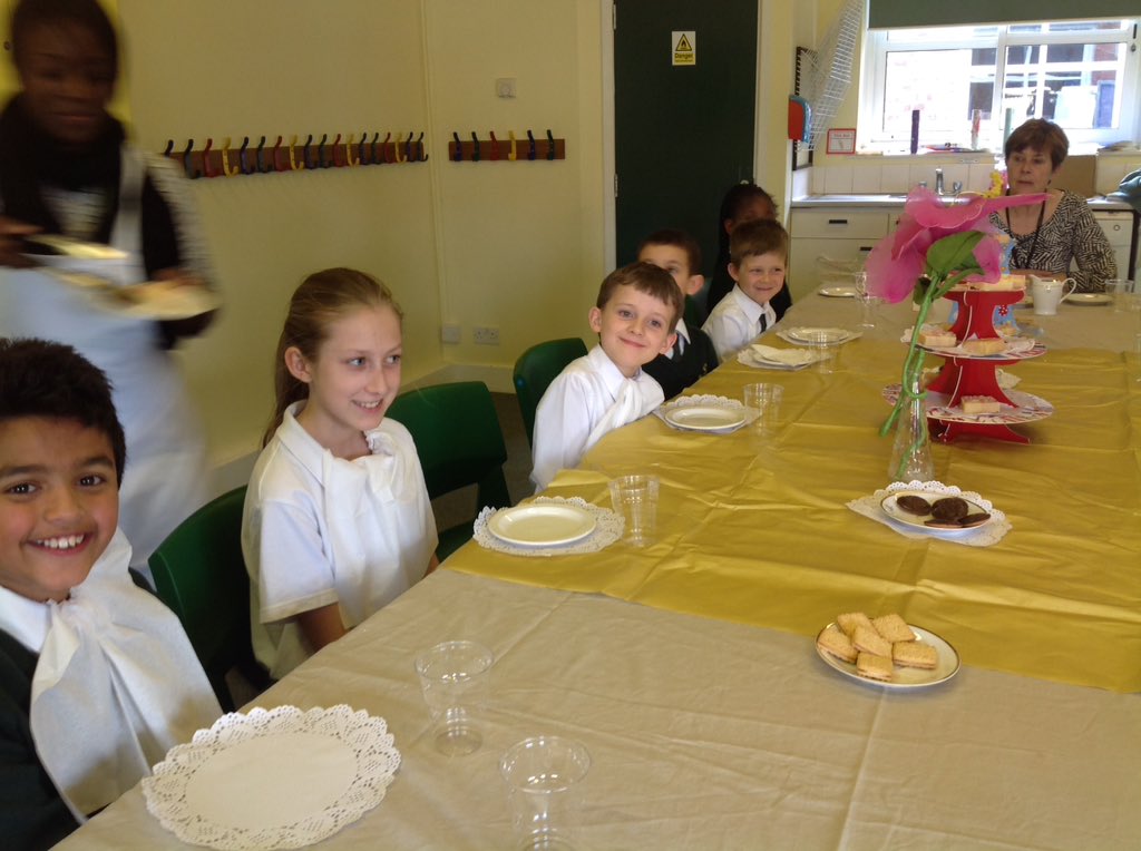 StAndrewsSW16's tweet photo. Happiness:Jaffa cakes, custard creams and squash from a tea pot! Well done our super writers! https://t.co/kNRnIVHLyz