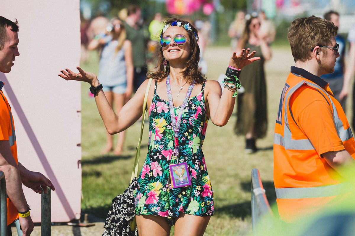 IsleOfWightFest's tweet photo. Why bother lugging all your necessities around all weekend? Why not be hands free with @Lockerhouse ! https://t.co/fOGZojBAyr https://t.co/oiYGkNaxxZ