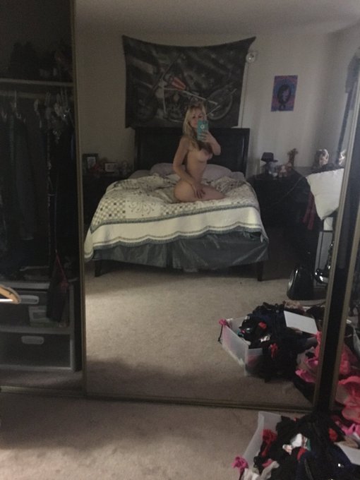 Good morning ☀️😍my room is messy 😈 https://t.co/0x4qpz9syY<a href="/tag/p4yp"class="tags"><span>#p4yp</span></a>