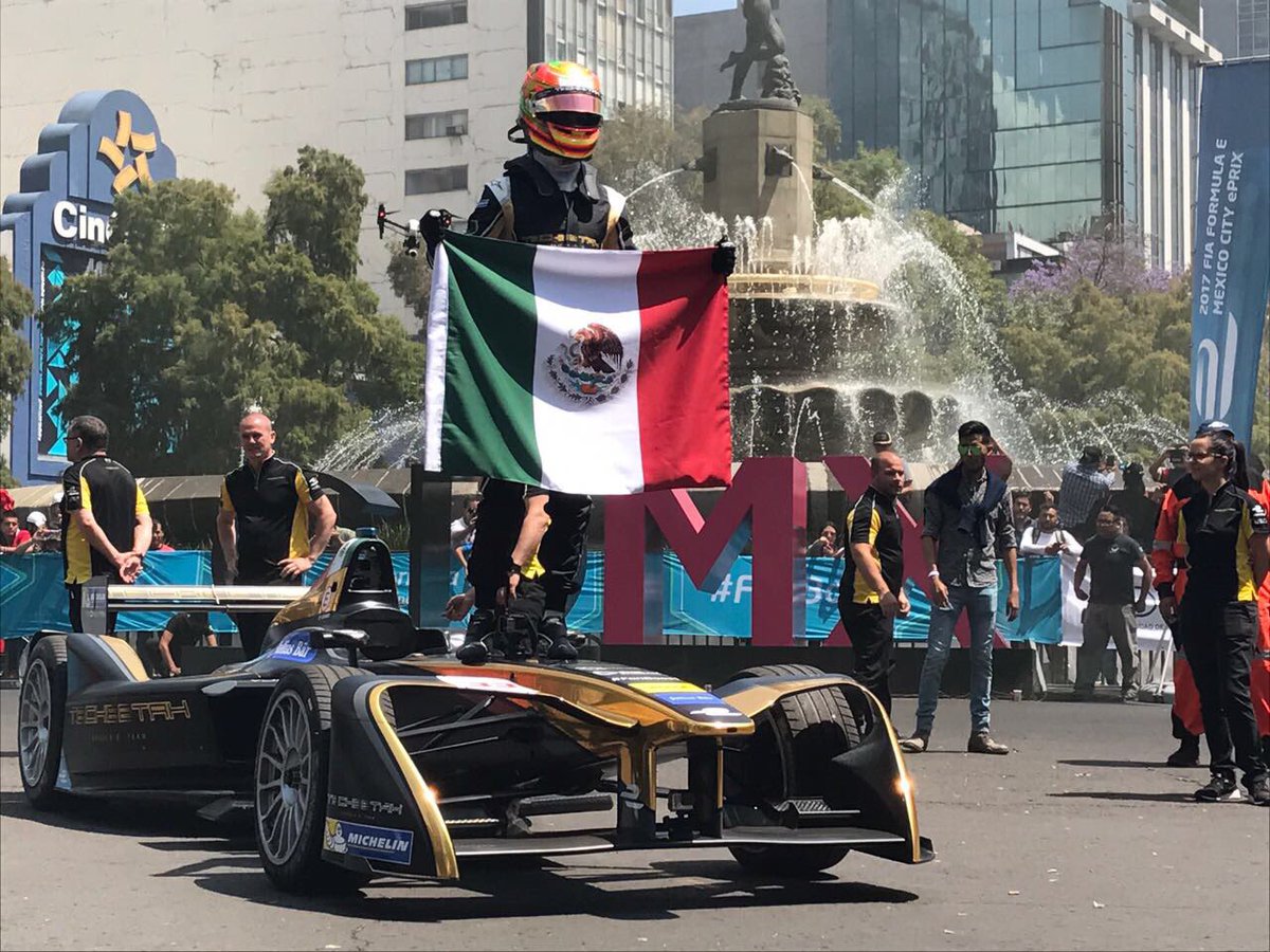 VelTotalcom's tweet photo. #FormulaE | @EstebanGtz rodó con @TecheetahFE frente a los fanáticos mexicanos.

https://t.co/0Bglm5uRBc https://t.co/WxEGyasOT0