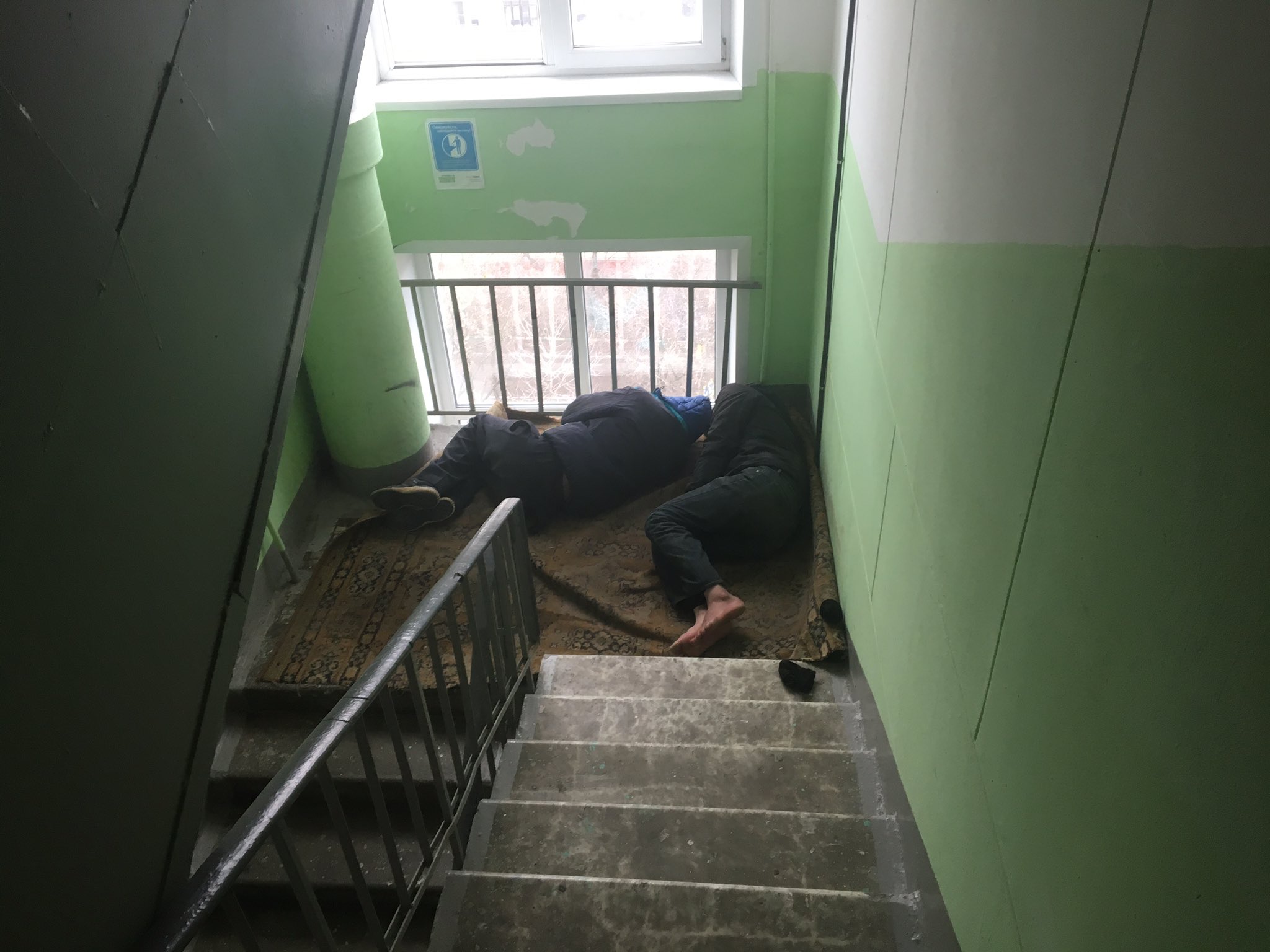 Грязный подъезд