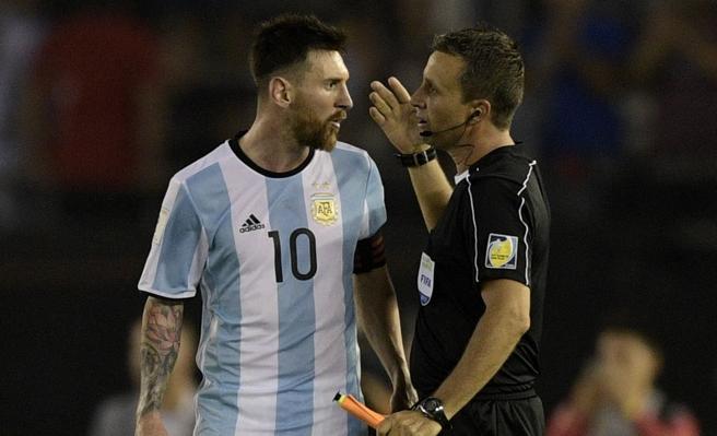 Resultado de imagem para Messi pega quatro jogos de suspensão