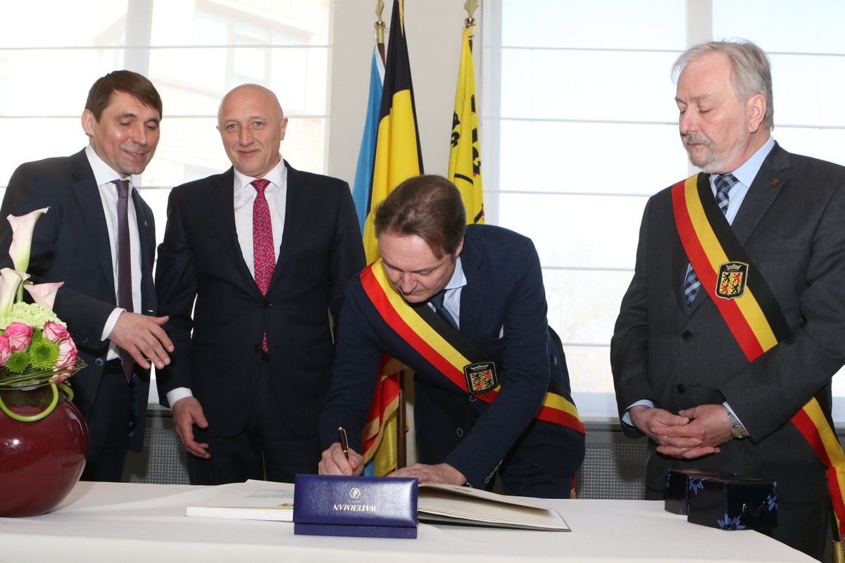 serge_hustache's tweet image. Conseil provincial :3ème reconduction de l&apos;Accord de Coopération entre la Province de Hainaut et Poltava!
#Hainaut #Poltava #Coopération