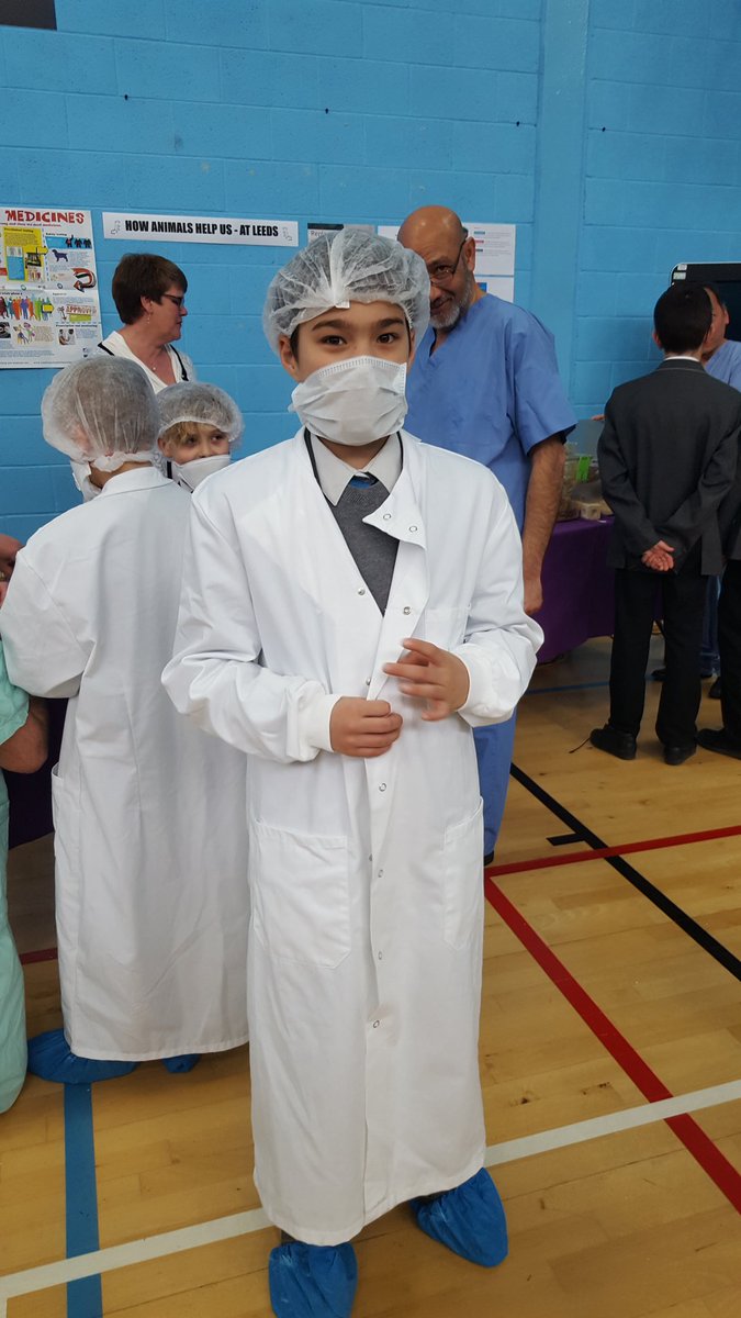 Windmill6T's tweet photo. Year 6 scientists at work! #MusicFederation #LFoS17 @STEMatLeeds https://t.co/y3v3doa0NB