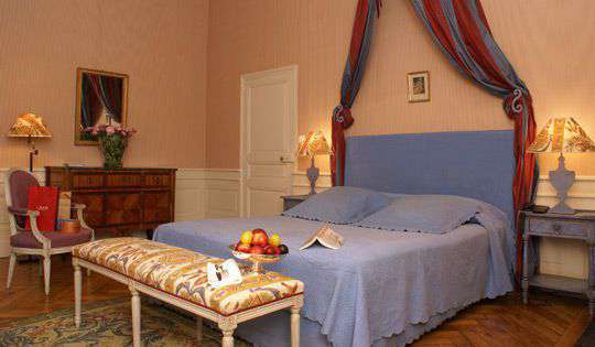 CReignac's tweet photo. Pour connaître le tarif de nos chambres ou pour réserver, cliquez sur le lien suivant : https://t.co/9KgvzL5kTf #Voyage #Touraine #Château https://t.co/DB3dqSoQ6T