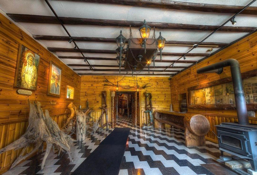 Welcome to A Northern Michigan favorite. The Leggs Inn serves some of the best food in nor… ift.tt/2nwjK1d