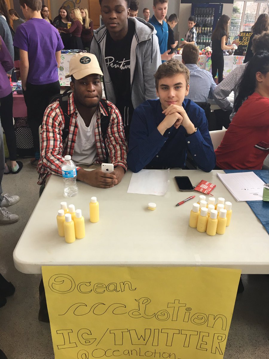 CMulvs's tweet photo. Marketing Day at UWindsor! @EnactusWindsor come check out the students' great microbusinesses https://t.co/vfksgpk30w