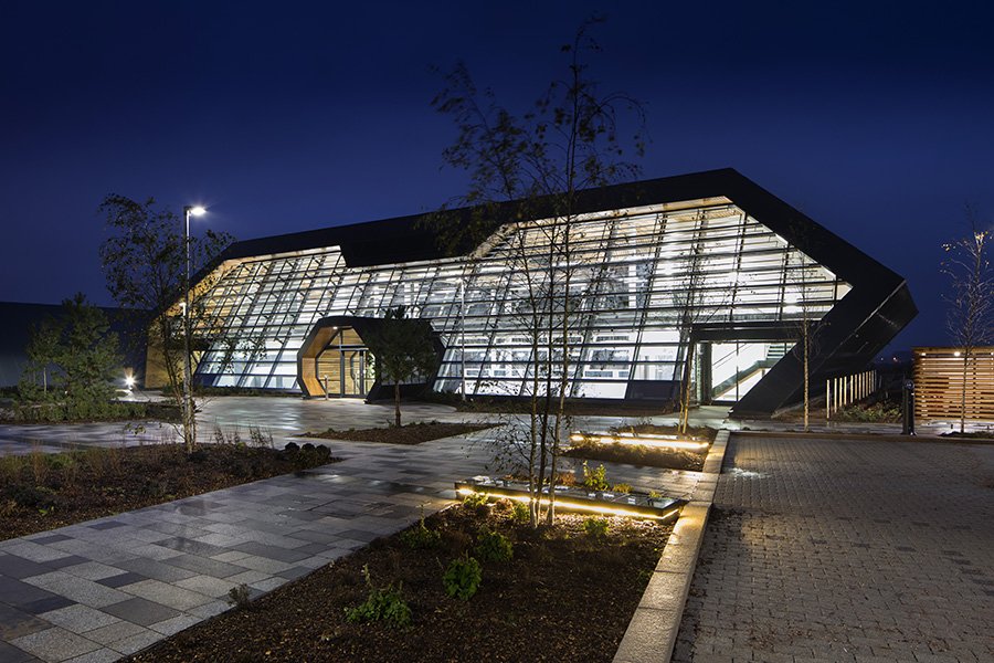 ArupUK's tweet photo. An efficient home for the @metoffice super computer. #Arup design supporting climate science &amp; weather forecasting. https://t.co/r8epqVCmdp https://t.co/gRq7bTGJoP