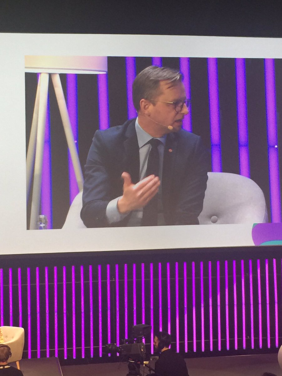 RokenCilgin's tweet photo. "Jag möter företag som vill göra affärer OCH bidra till en hållbar arb.marknad" @mikaeldamberg #TeliaC2B https://t.co/PBV7hHmajx