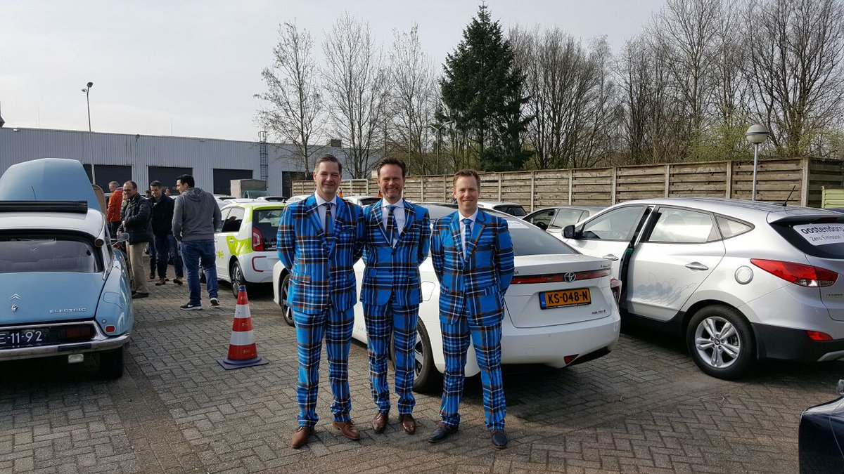 oostendorpauto's tweet photo. Oostendorp Auto is onderdeel van het Wereldrecord van de @eparade2017 met drie auto's op waterstof. Lees alles op https://t.co/jdv8BLoEbX https://t.co/M3x28kIZJF