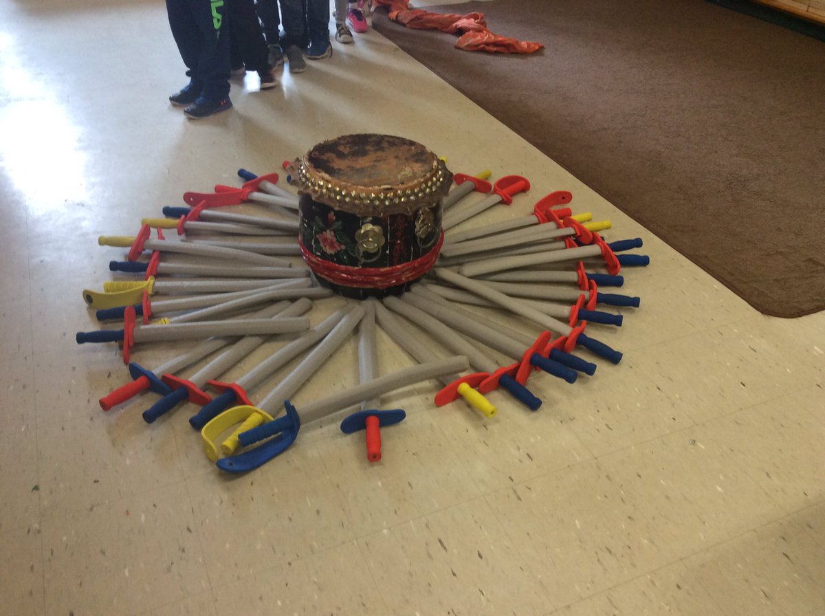 MrsPassfield's tweet photo. Grade 4's participate in an Ancient Civilizations Workshop @SWL_HWDSB @HWDSB #4A https://t.co/60B2BsT6Zh