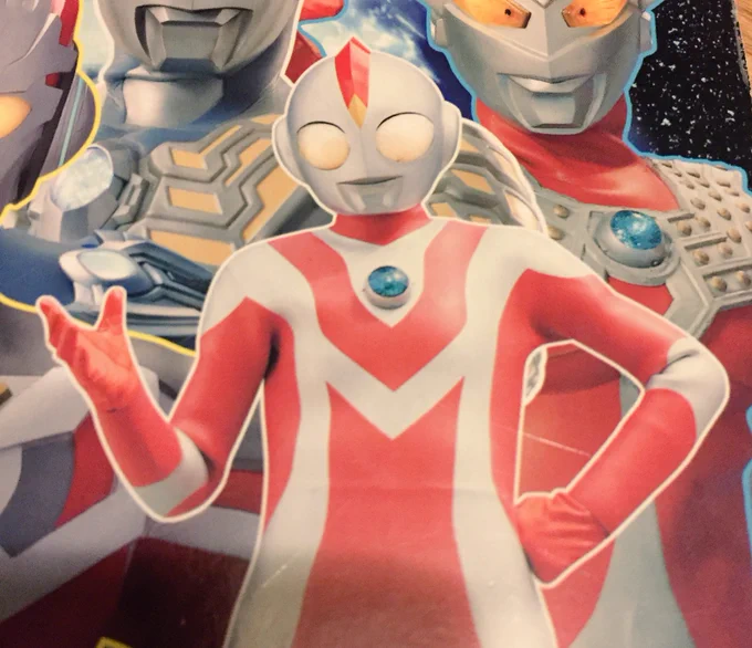 子の本見てたら衝撃的だったので…

ウルトラマンは小学生いたのね。。
ポーズ٩(๑❛ᴗ❛๑)۶
短足なおっさんもいるし、ユリアンて…笑
知られてるのかな… 