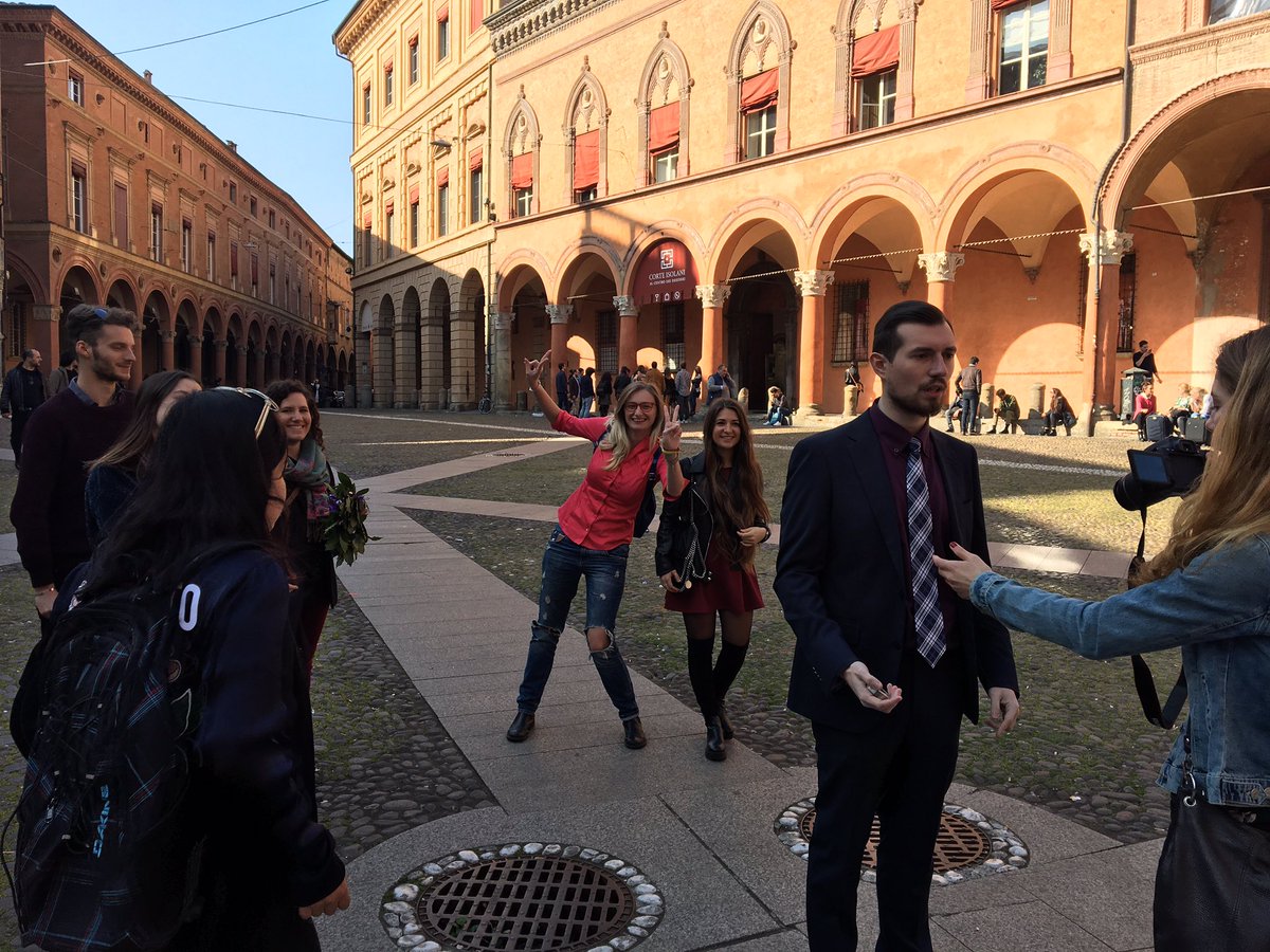 compassunibo's tweet photo. #CiakCompass - Siamo giunti agli ultimi ciak! π¬ oggi ospiti di una location speciale: piazza Santo Stefano nel cuore di #Bologna https://t.co/3k7ifEk6xz