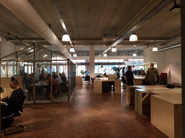 Brainz! De hotspot van Zwolle om elkaar te ontmoeten, te verbinden en samen te werken, een bloeiend mooi co-creatie van diverse bedrijven.