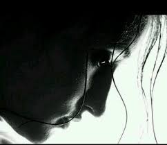 لم اعد اصدق اي وعد
ولا اريد التوعد على احد
مهما كان يعني لي فجميعهم راحلون