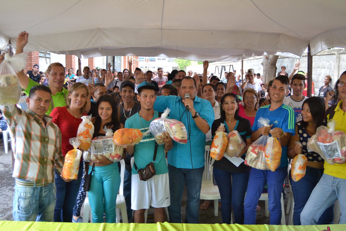 lastejerias's tweet photo. Más de 335 #Bombas despachó el @AlcaldeAlcidesM a #Peluquer@s y #PersonasDeDiversidadDeGenero ayer en @lastejerias| #SoberaníaAlimentaria👏! https://t.co/NLxYH0K2XL