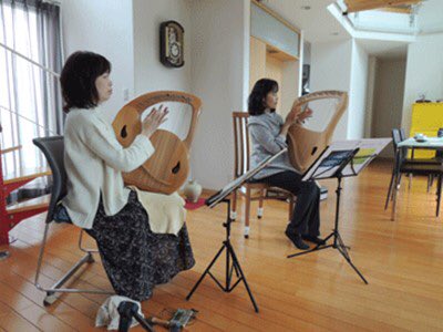 LYRAKOSMOS's tweet photo. 花桃祭りでライアーコンサート行います。リハーサルの様子🎵
詳細はこちら→https://t.co/zAWfu1oh5B https://t.co/00GAxfbqwb