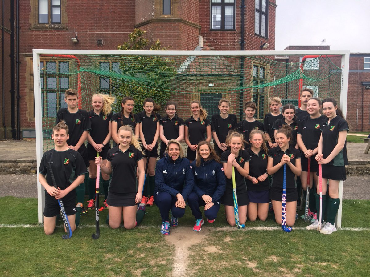 DitchamSeniors's tweet photo. The hockey team were put through their paces today by our amazing visitors @katewalsh11 @h_richardson8 #ratherchilly https://t.co/fNcKErg3SO