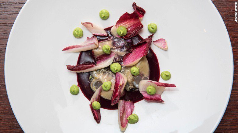 CNNFrancePR's tweet photo. 7 restaurants parisiens à découvrir pour savourer ces plats d'exception : https://t.co/f2oqLBwBln cc @Paris https://t.co/F4LZKRf3rO