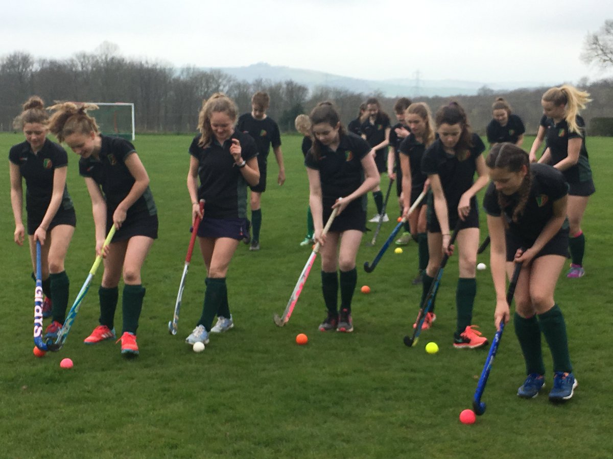 DitchamSeniors's tweet photo. The hockey team were put through their paces today by our amazing visitors @katewalsh11 @h_richardson8 #ratherchilly https://t.co/fNcKErg3SO