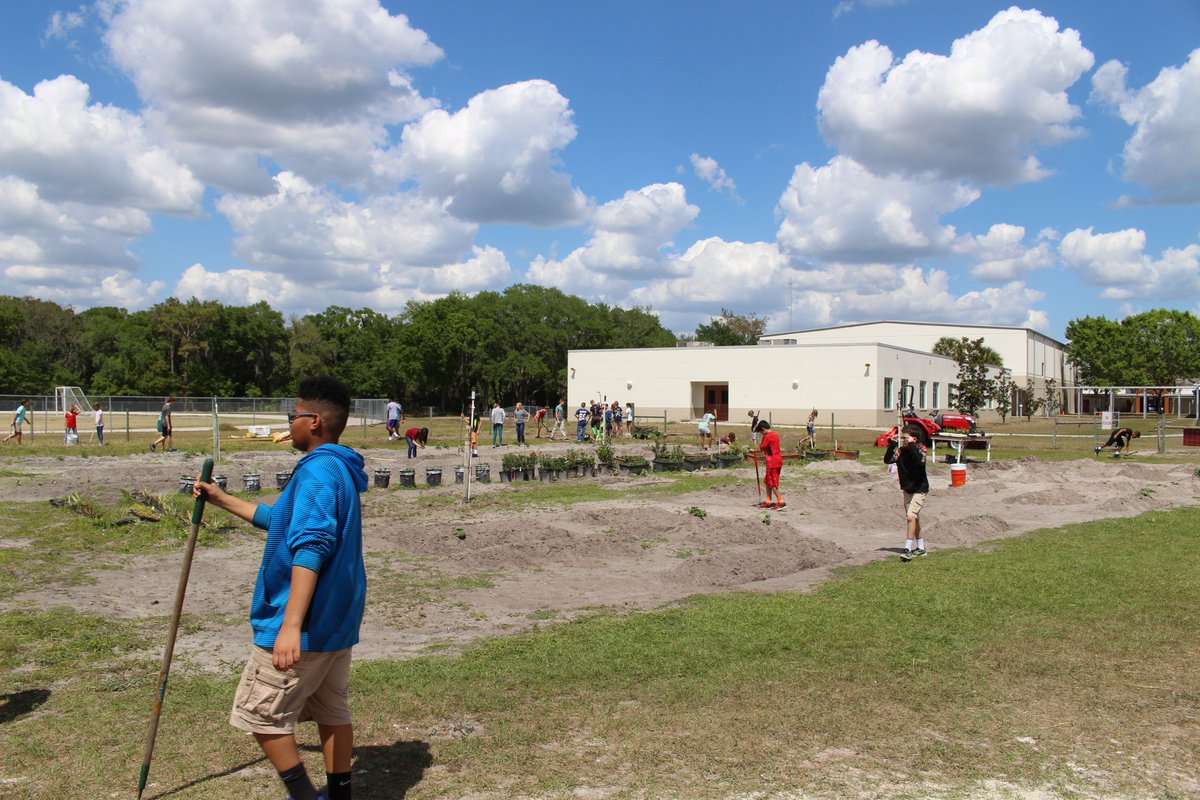 RMSMsDelgado's tweet photo. CTE Cross-Curricular - Ag & Business Tech! @HCPSRandallMS @HCPSCTAE @MawhinneyClaire #RandallMS #FarmLife #BusinessLife #FBLA #FFA https://t.co/mdWMgusjk0