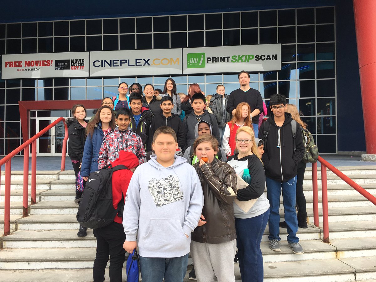 kouimet14's tweet photo. West Gate's finest!  Bus and Safety Patrols being treated to a movie (Power Rangers) courtesy of @WESSPA ,  @CAA and @WindsorPolice https://t.co/uo6uppLjJd
