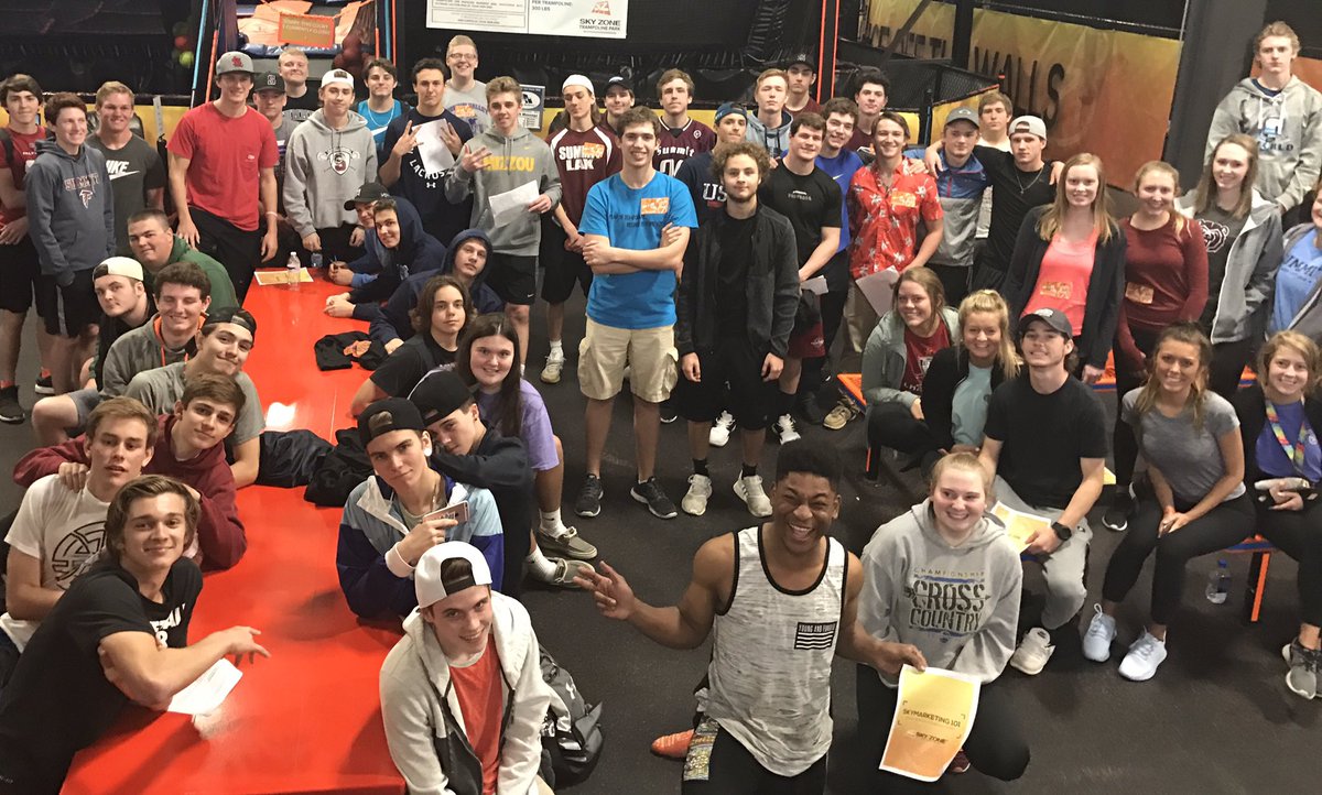 Sky Zone St. Louis tweet media