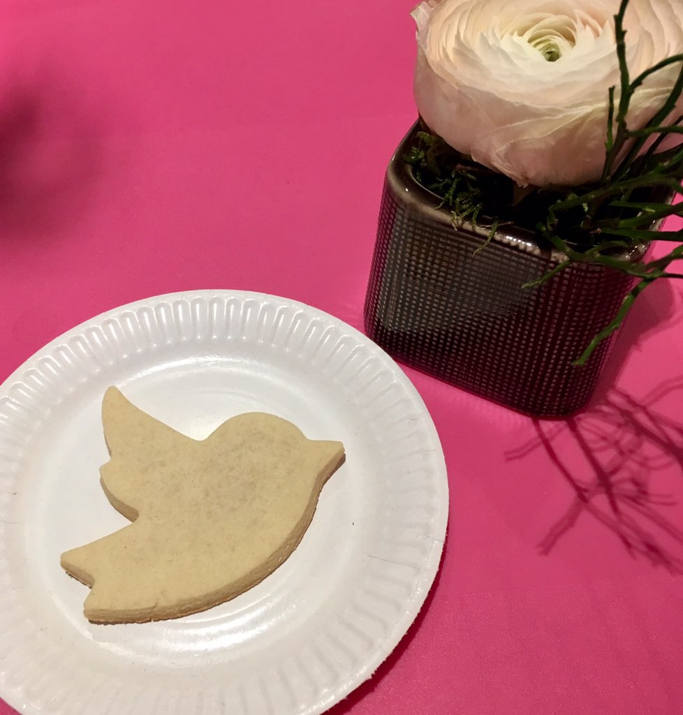 LesBaroudeurs1's tweet photo. Quand tu découvres un de tes talents cachés grâce à l'Apero blog et Tatie Cookie. Adieu Twitter, maintenant je frost du sablé 😂
#AperoBlog https://t.co/dTzyQxS0pH