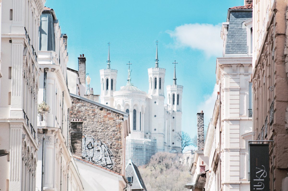 89Jrmy's tweet photo. Lyon et sa magnifique basilique de Fourvière #lyon #france @OnlyLyon https://t.co/EZWuHOz7JZ