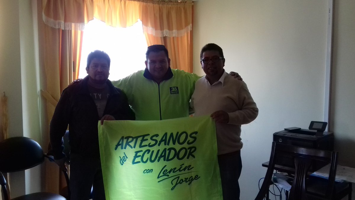 ivanock71's tweet photo. Con Walter Vela presid provincial de la Junta de Defensa del Artesano de Cotopaxi..Respaldo a nuestro futuro Presidente LENIN MORENO 35 de 💚 https://t.co/5NQeEMPeWI