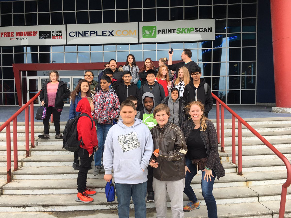kouimet14's tweet photo. West Gate's finest!  Bus and Safety Patrols being treated to a movie (Power Rangers) courtesy of @WESSPA ,  @CAA and @WindsorPolice https://t.co/R0rbayokx5