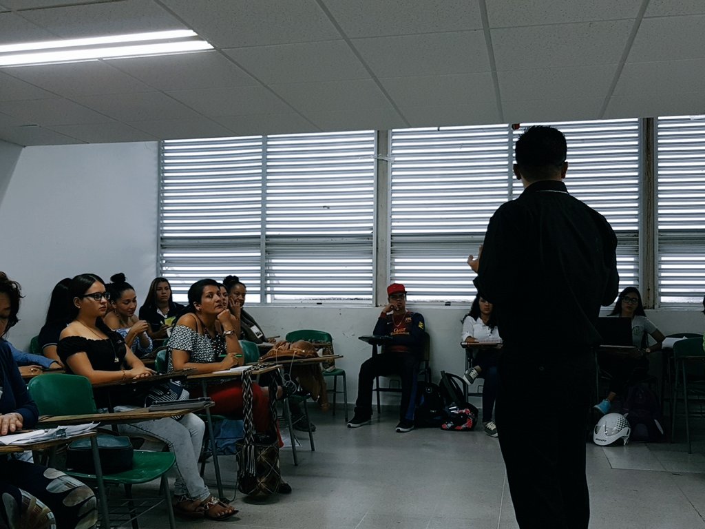 AIAFcolombia's tweet photo. Panel "Comer es un acto Político" en el V foro internacional de la No violencia https://t.co/sizHnD3Gol