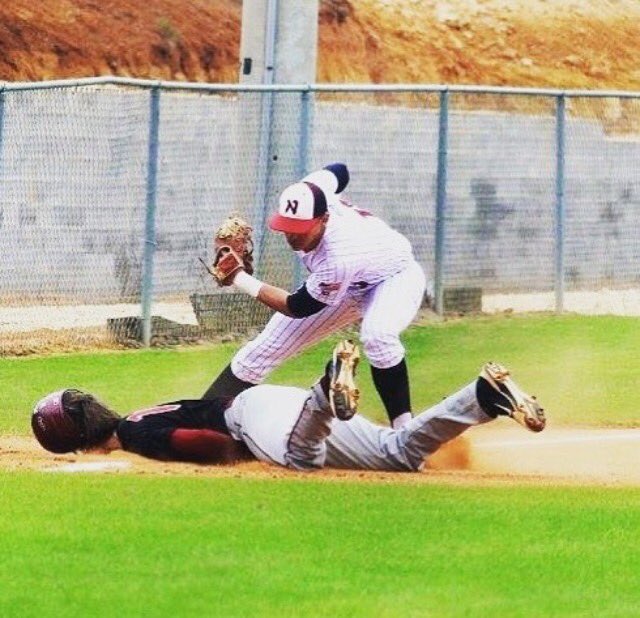 logansuggs5's tweet photo. when you slide in her DM's and she says she has a boyfriend https://t.co/qMAxxr1fXw