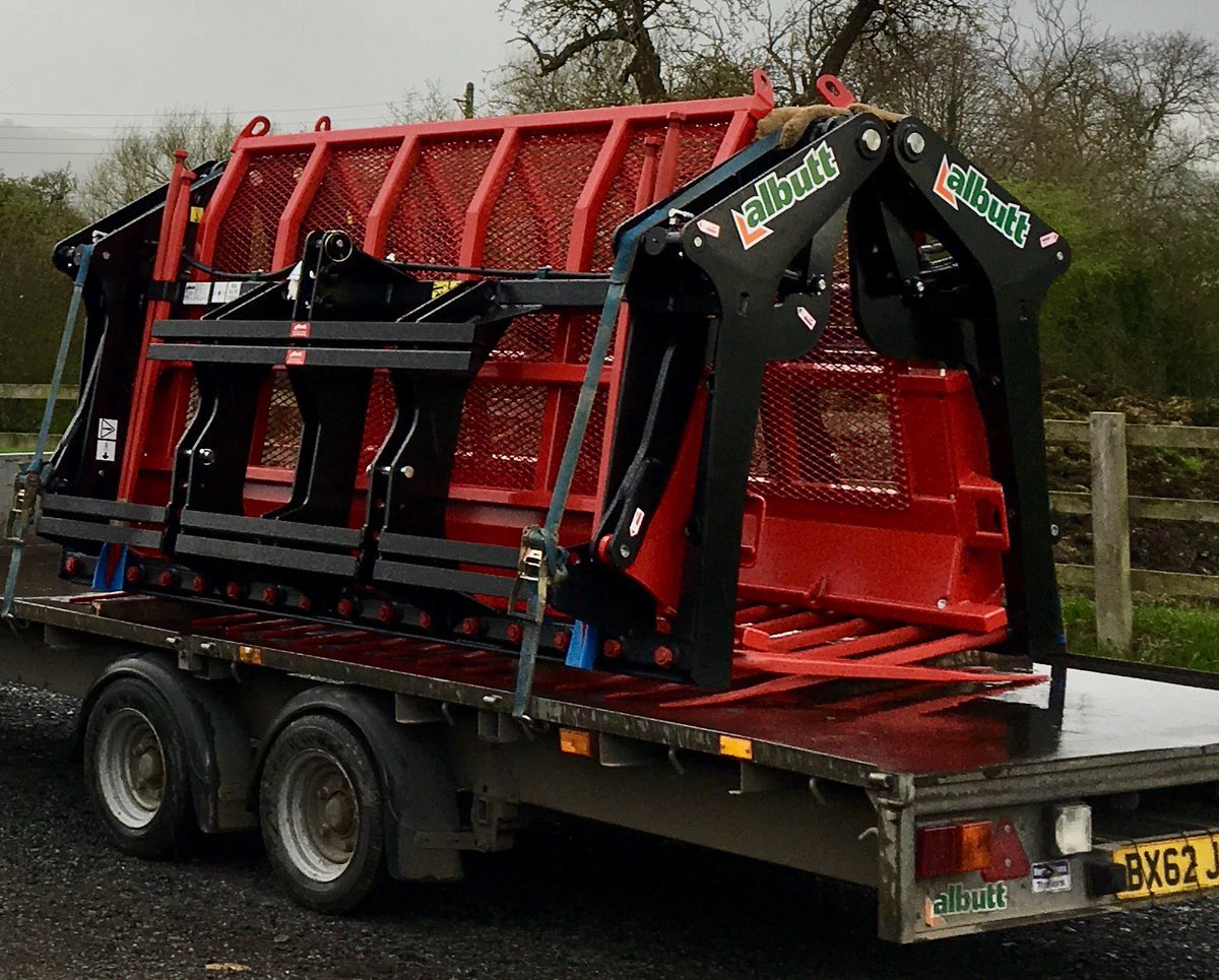 DTCdancross's tweet photo. Taking a couple more buckrakes out to a dealer tomorrow. These heading down to the South West #albutt #buckrake https://t.co/Ezl6c0XILB