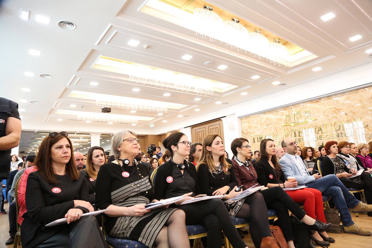 Në Konferencën Kombëtare për kujdesin alternativ të fëmijëve pa kujdes prindëror.