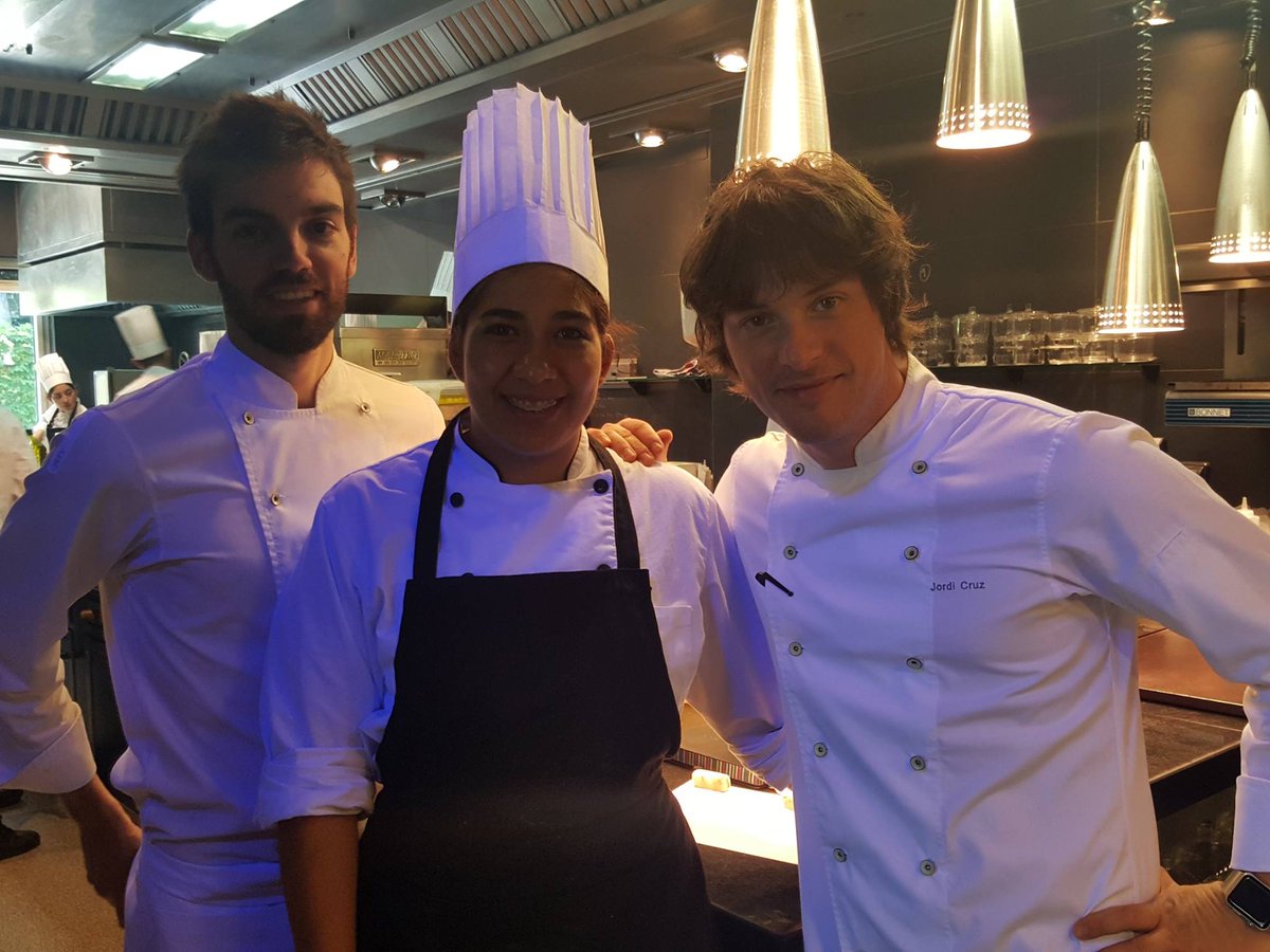 LiveItOutEsp's tweet photo. VACANTES EN COCINA DISPONIBLES EN @ABaC_Barcelona 2*MICHELIN!! + info: info@liveitout.es #practicas #practicasespaña #restaurantes https://t.co/YnTWa49FfY