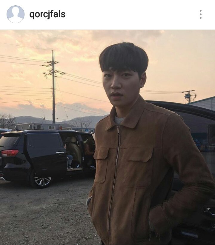 C8BE1jbVMAItujh.jpg:large