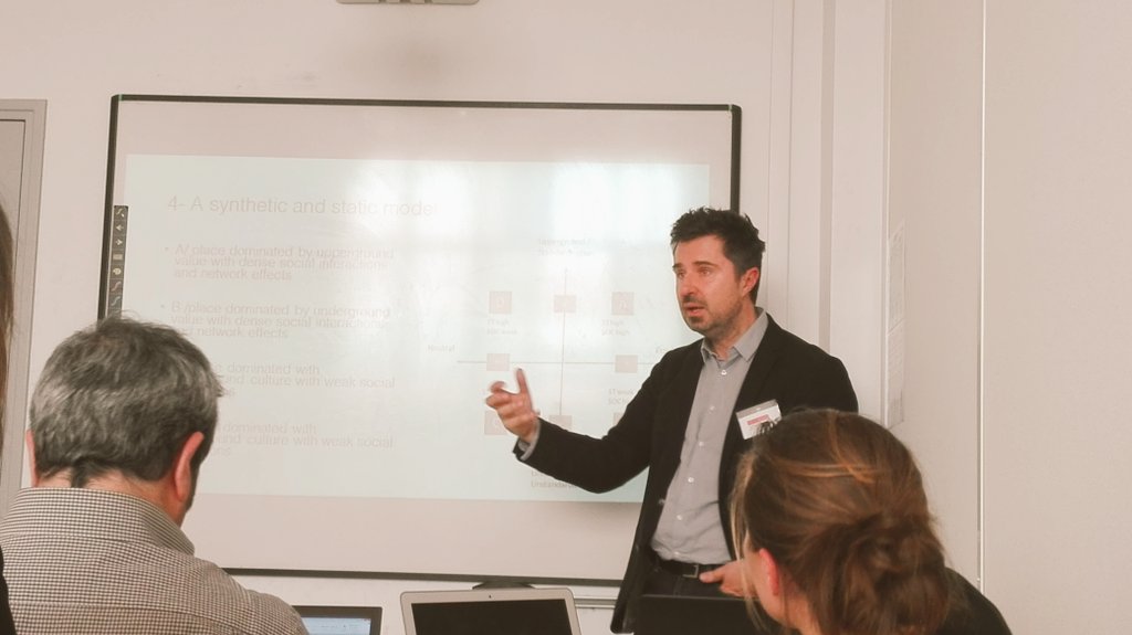 StanceGarnier's tweet photo. Quelles trajectoires de l'innovation dans les espaces créatifs de la ville ? @aire__s stimule le questionnement, merci! #AGID2017 https://t.co/nHVgoXxZjp