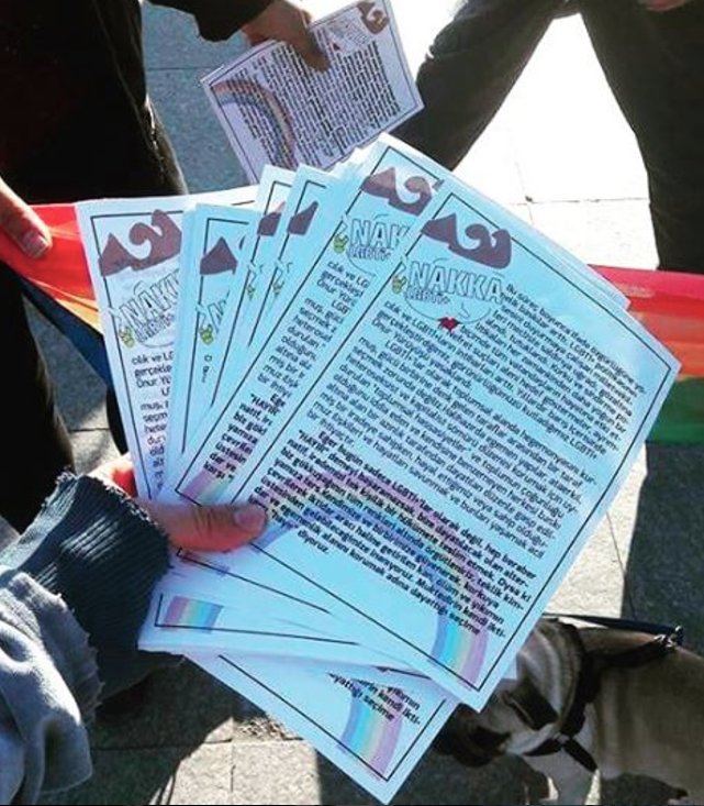 nakkalgbti's tweet photo. Nakka LGBTİ+ Kadıköy'de bildiri dağıtımı gerçekleştiriyor... #HAYIR #hayirdiyenlgbti+lar #tabiikiHAYIR #nakka @LgbtiKolektifii https://t.co/FekehQgVgE