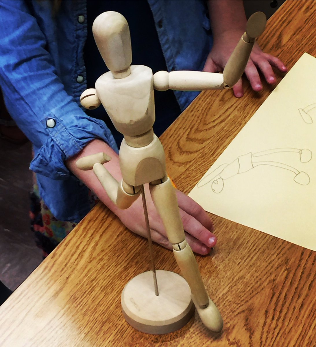 ArtsyJohnson's tweet photo. 1st gr runners in Art. After seeing the @IRONMANtri video #AnythingIsPossible she chose the model without an arm.  #IMTX17 #INeedATissue https://t.co/QfddgdIJqn