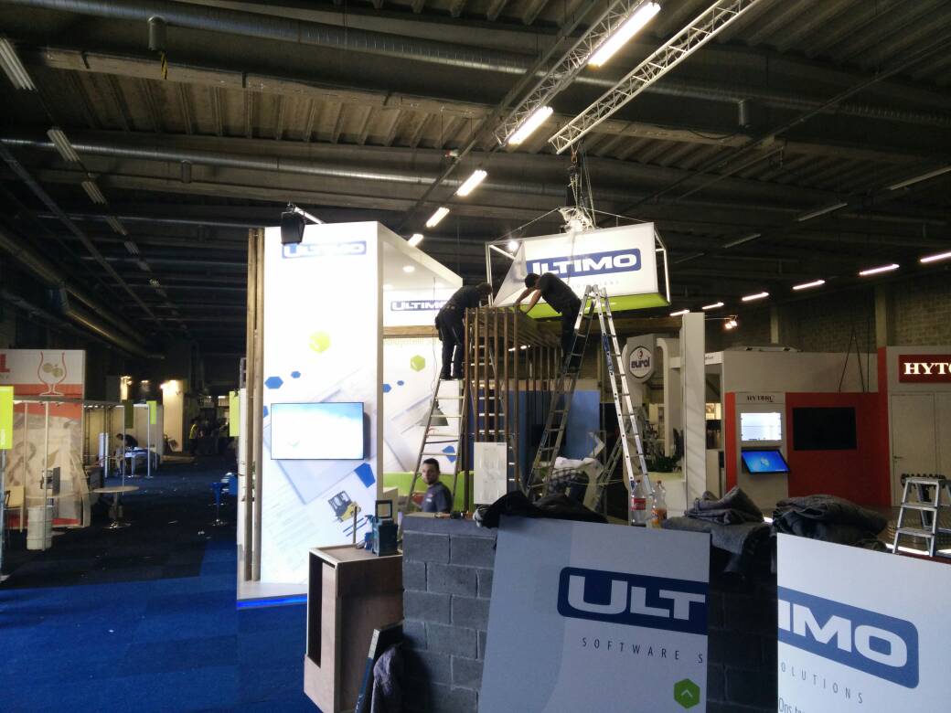 MaiPvaBE's tweet photo. Ook al is het buiten prachtig weer, wij werken hard verder! #Maintenance2017 https://t.co/VPIB2czqeL