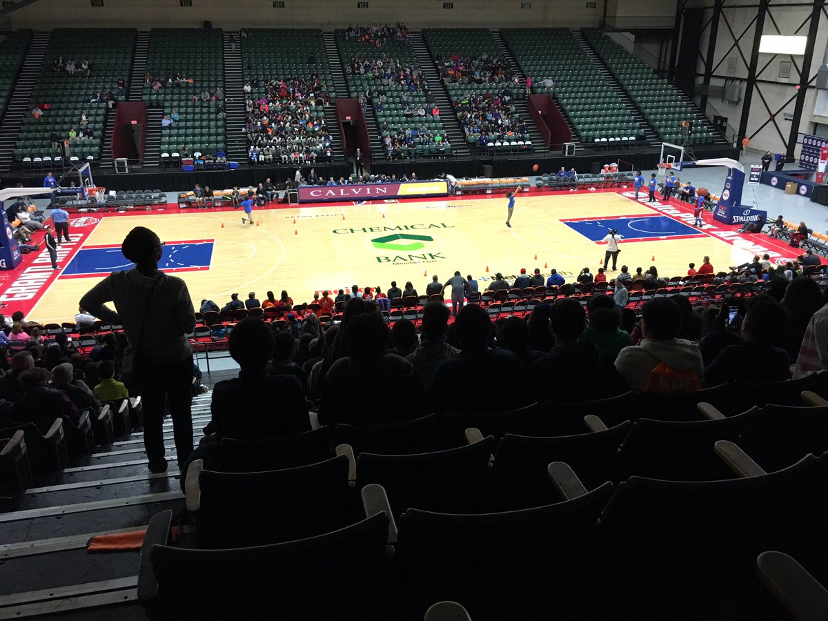 WOODTV's tweet photo. @grdleague leading Maine 52-39 at the half. Highlights at 6pm on @WOODTV #11amstart https://t.co/PHSsaw4DTv