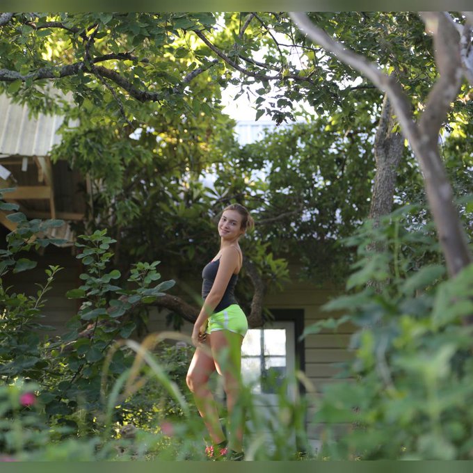 Throw back to when Mandy was 18 🤘 https://t.co/SsiytYi9VW