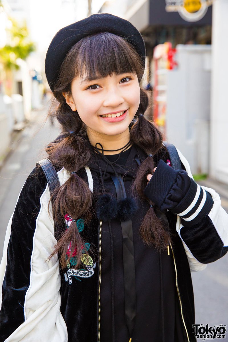 13-year-old Japanese students in matching One Spo souvenir jackets + items ...