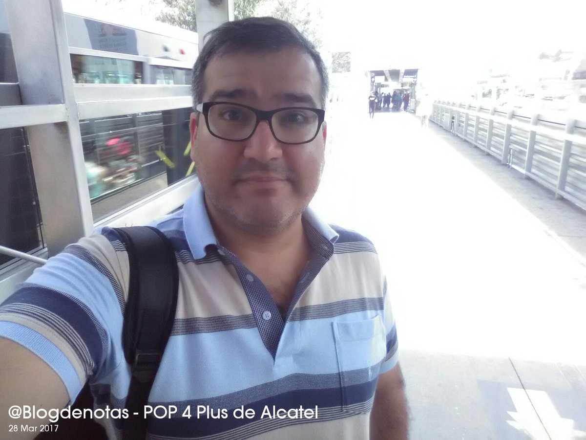 blogdenotas's tweet photo. Más pruebas del #POP4Plus de @alcatelmobilePE. Cámara frontal. La primera bajo luz natural. La segunda bajo techo, quema luz de fondo. https://t.co/MuHsLhmwVG