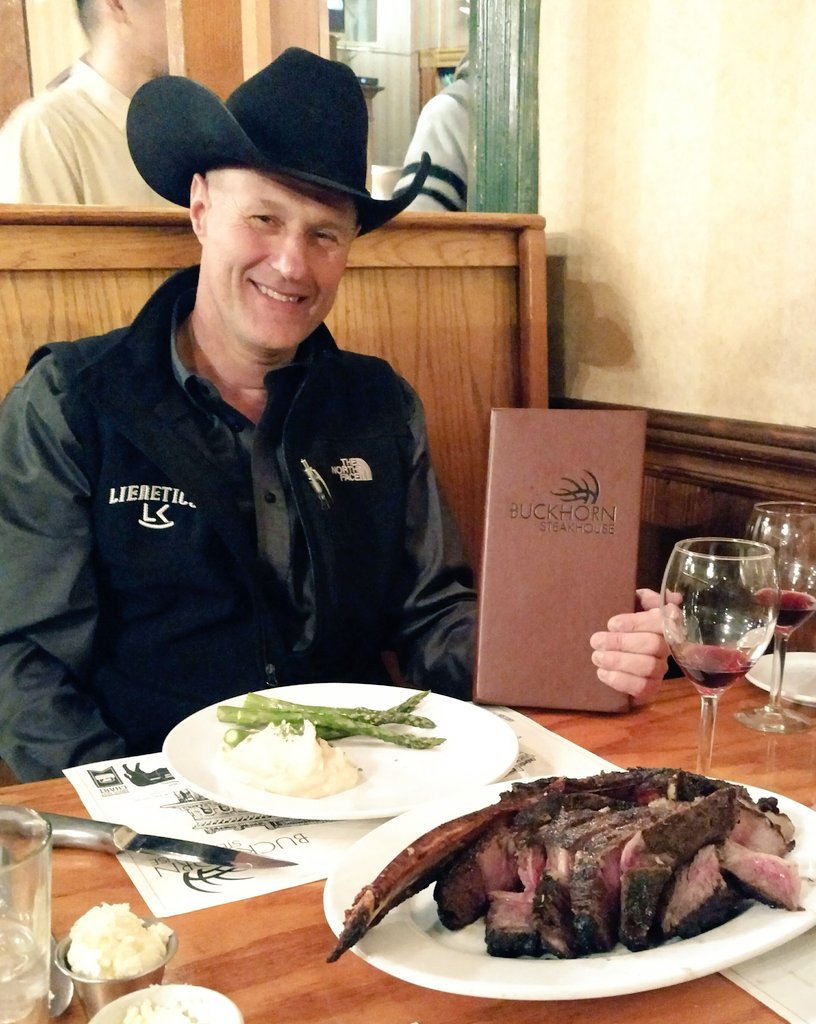 Maci_Mueller's tweet photo. Enjoyed visiting &amp; supporting our @CertAngusBeef customers! Thanks @BuckhornWinters for the phenomenal #tomahawk #steak! #LNTCS in #Cali https://t.co/NkvUAln3Mr