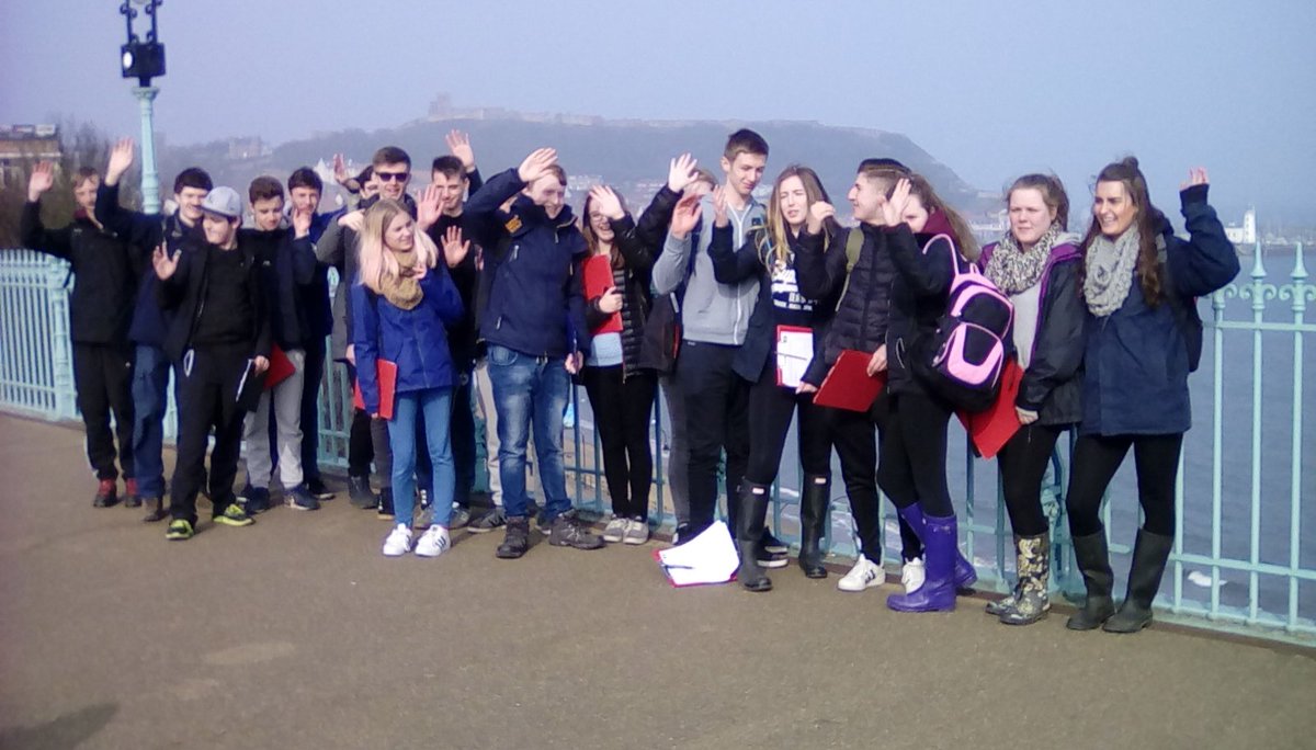 FVGeography's tweet photo. Hi from y12's in Scarborough! #finallysomesun! @CranedaleCentre https://t.co/dTa5uo18Og