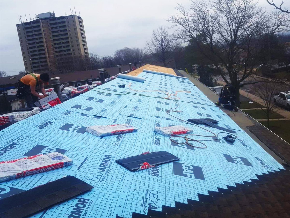 Our current project 👀 we're thankful for the weather warming up!

dangeloandsons.com
#roofing #roof #job #work #home #homes #home