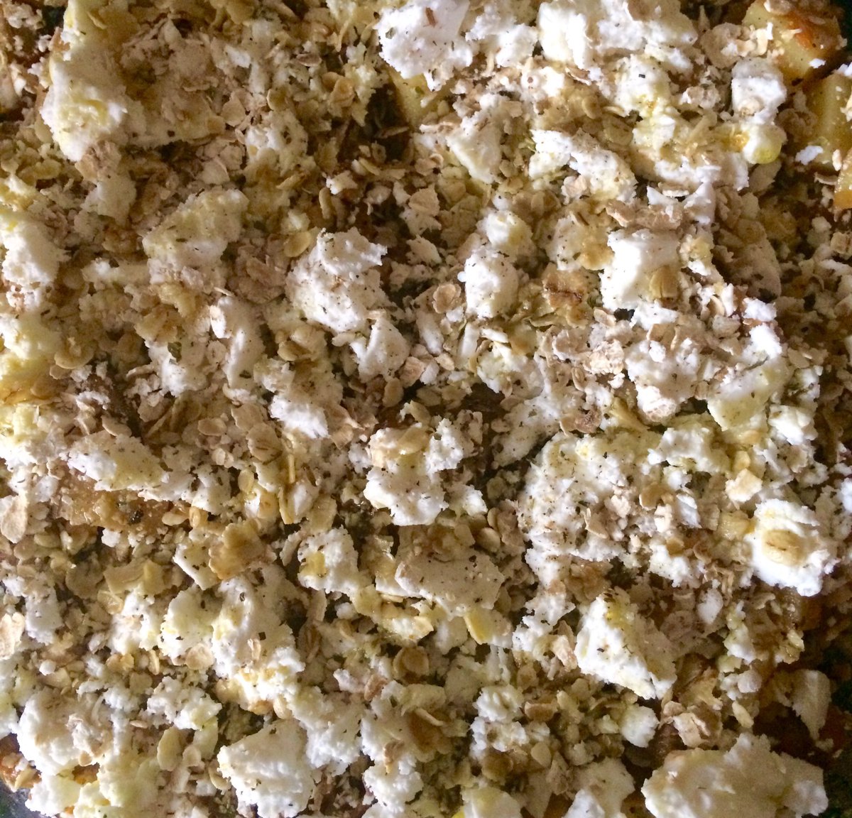 2ChatsAffames's tweet photo. #Greek inspired leftover lamb and potato gratin with feta and oat topping.  #leftovers #Mediterranean #Goodfood #recipes #dinnerisready https://t.co/xZMoeyudqk